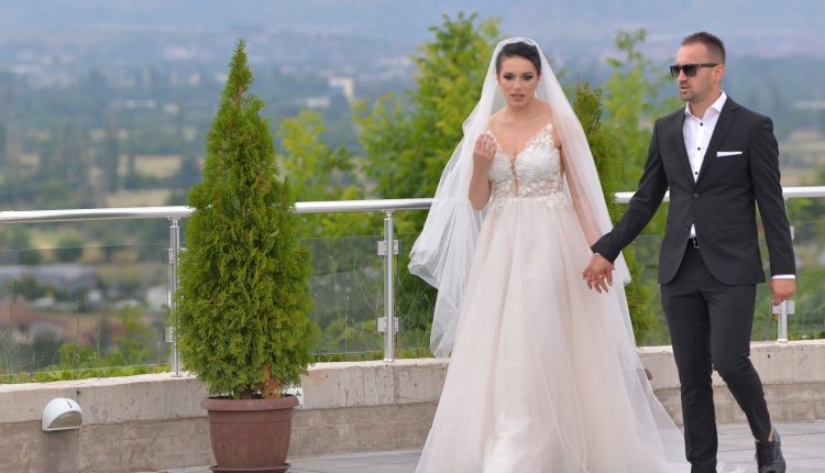 Свадба  на фудбалерот Никола Трипуновски и ракометарката  Јасмина Андонова- Журка во патики