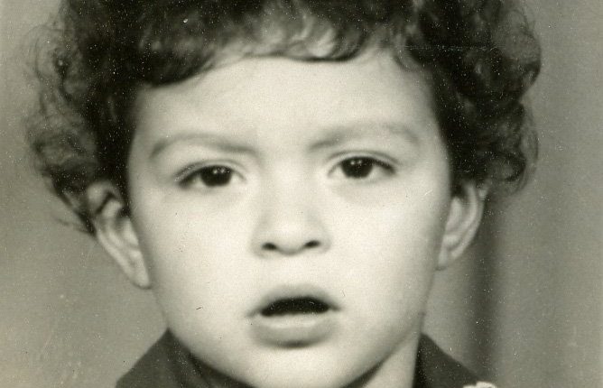 Моето детство : Првото дете во семејството : обожувана од бабите, чичковците и тетките