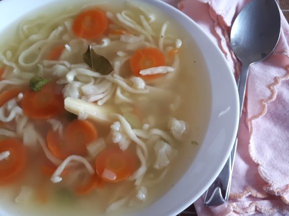 Chef Маре Јаневска: Телешка супа со зеленчук и домашни свилени резанци
