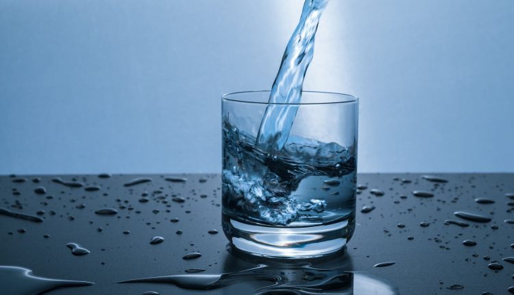 Пијте вода: за артритис, прочистување, слабеење