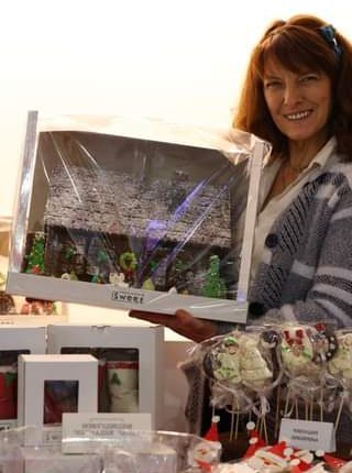 Омилената слаткарка Снежана Ангеловска го подготви новогодишниот базар во „Ремедика“